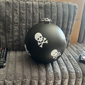 NWT Giant Black Skulls and Cross Bones Ornament